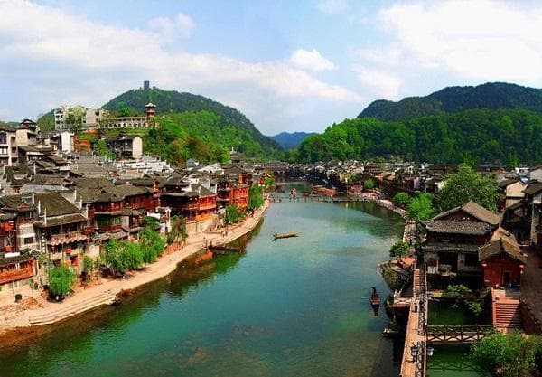 长沙五一广场到凤凰古城自驾游攻略推荐