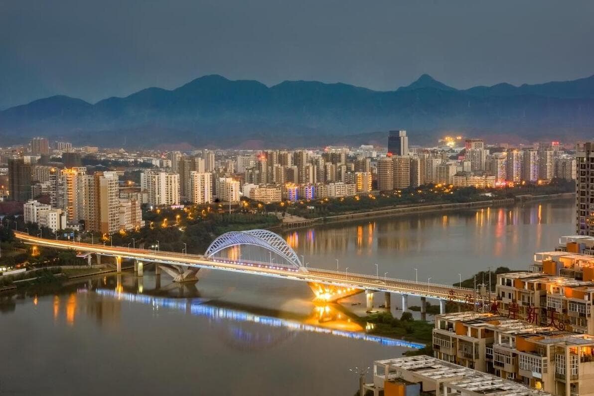 赣州市旅游攻略：千年古城的文化与自然之美