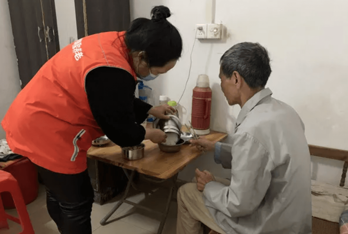 农村最容易被忽视的角落，兴起了邻里互助养老新模式