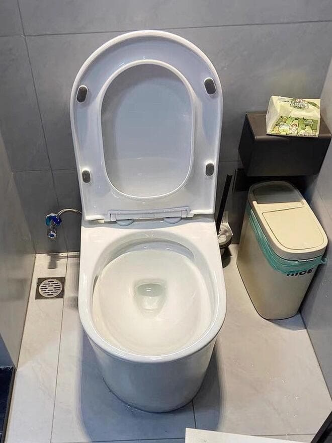 为什么不能倒水冲马桶？这样做反而更费水还易滋生细菌