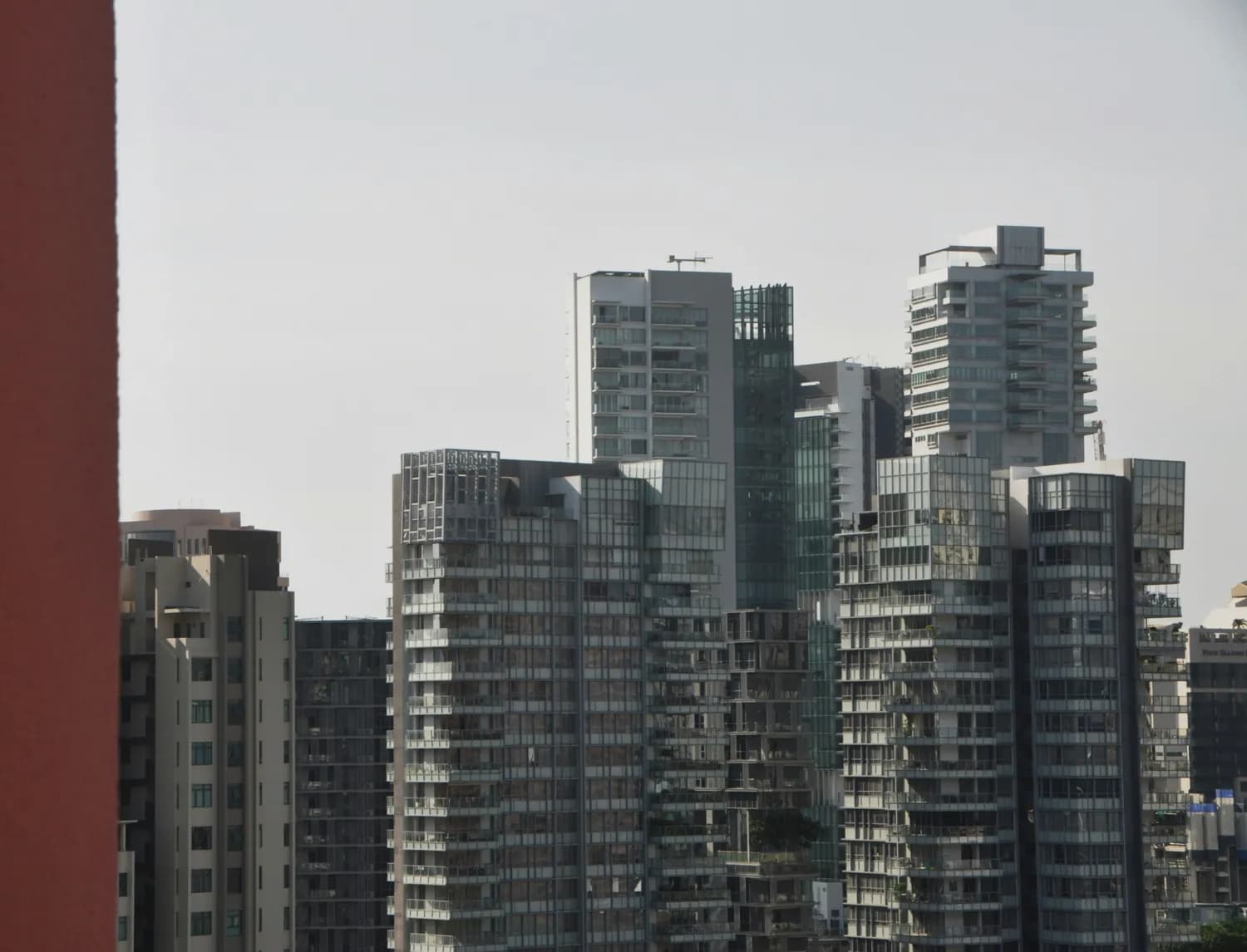 上海楼市现量价齐跌，政策利好下购房者陷入两难