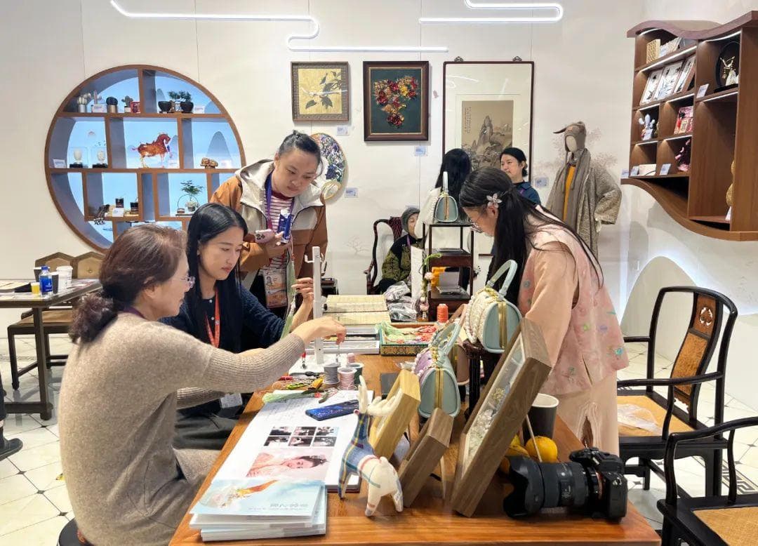 嘉定“文化名片”亮相进博会“非遗客厅”