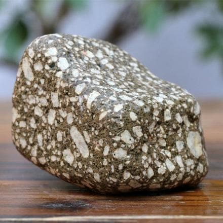 富含微量元素的麦饭石：从水质净化到医疗保健的广泛应用