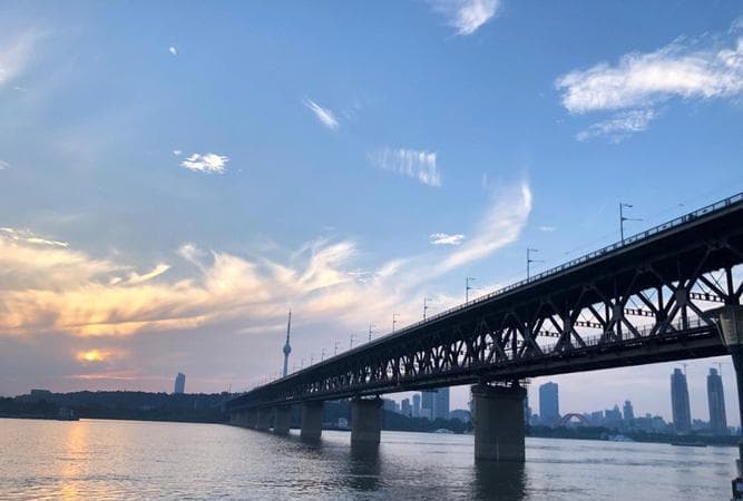 梦见过桥：跨越障碍，连接理想