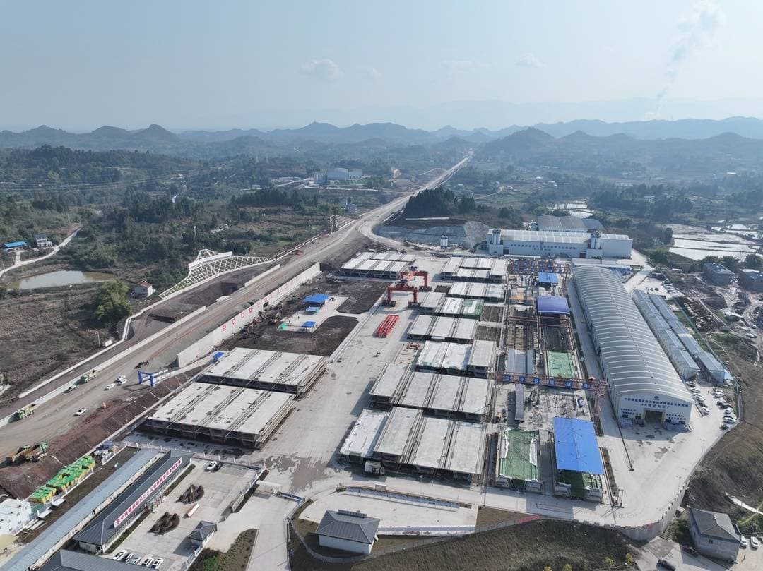 成达万高铁新建站房开工！全线施工进程过半