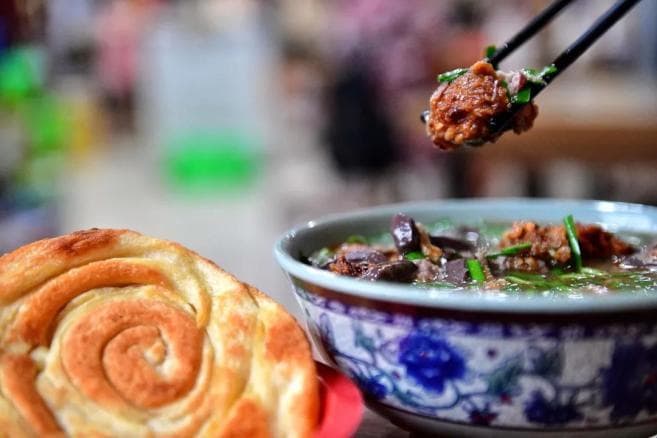 洛阳六种特色汤品：从牛肉汤到丸子汤，每一种都藏着古城的温暖