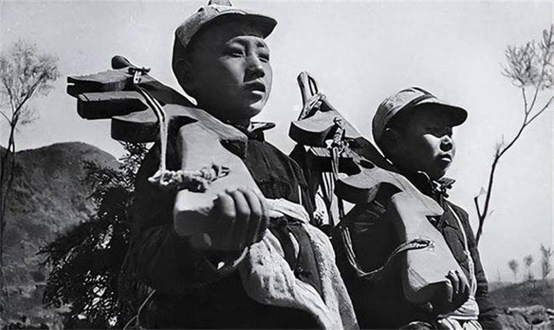 向抗日松山战役中的娃娃兵致敬