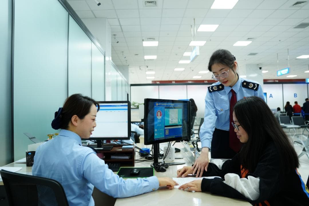 便民办税走“新” “春风”送暖走“心”