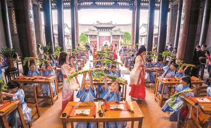 广州番禺区重文兴教传统在祠堂里历久弥新