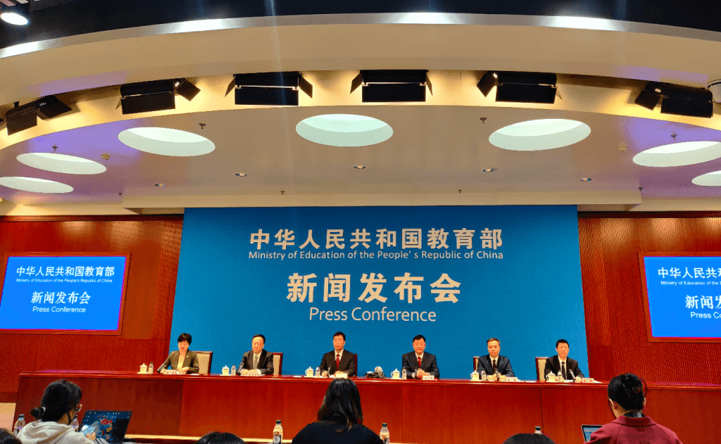 AI大语言模型方兴未艾，高校如何高质量建好中文专业？