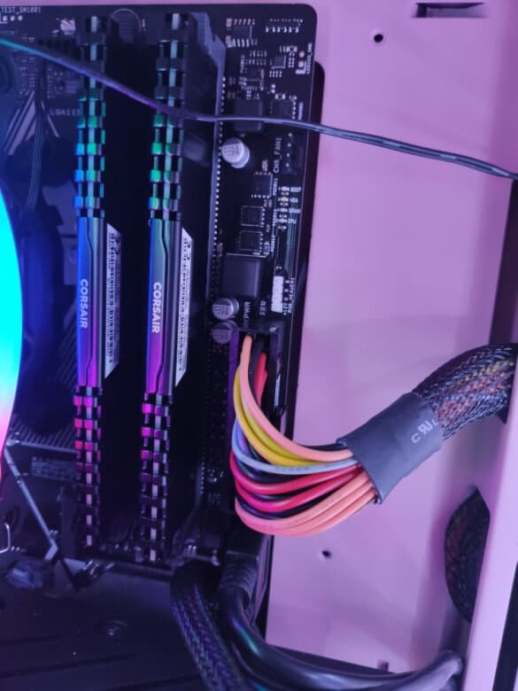 如何选择最适合你的DDR4内存？深度分析各大品牌特性、性能表现和市场售价