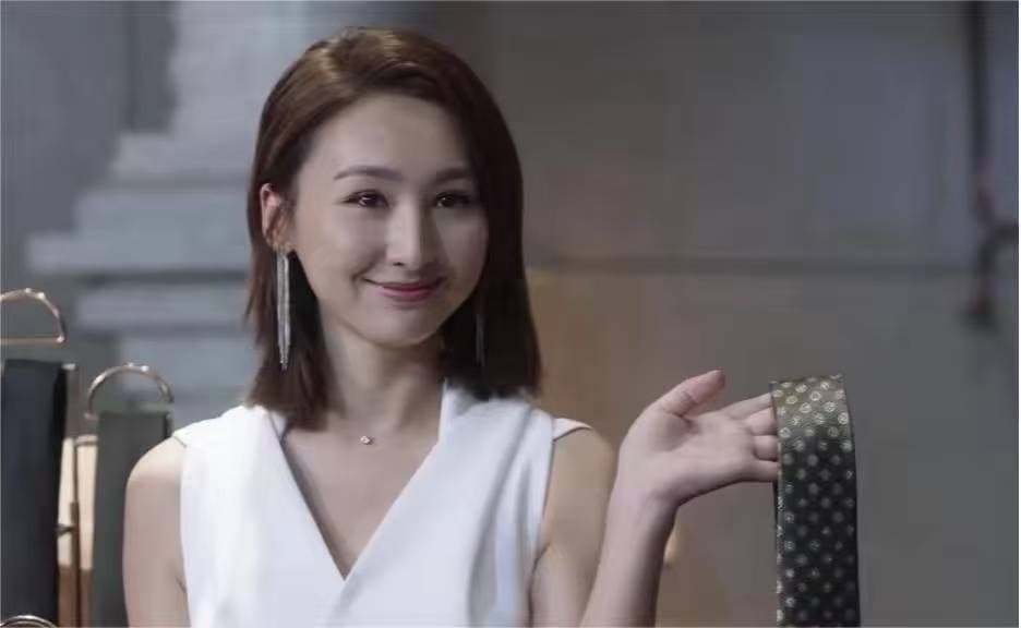 《三十而已》中的赵静语：从"金丝雀"到"觉醒女王"的华丽蜕变