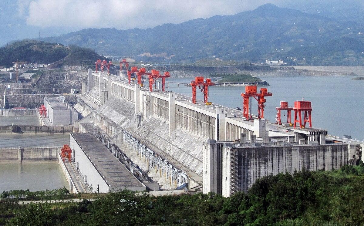 三峡大坝：世界最大水电站的历史、影响和未来