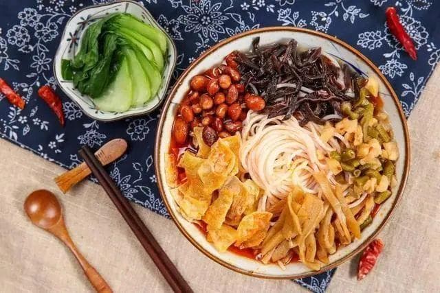 中国各地米粉大观：从广西螺蛳粉到江西拌粉