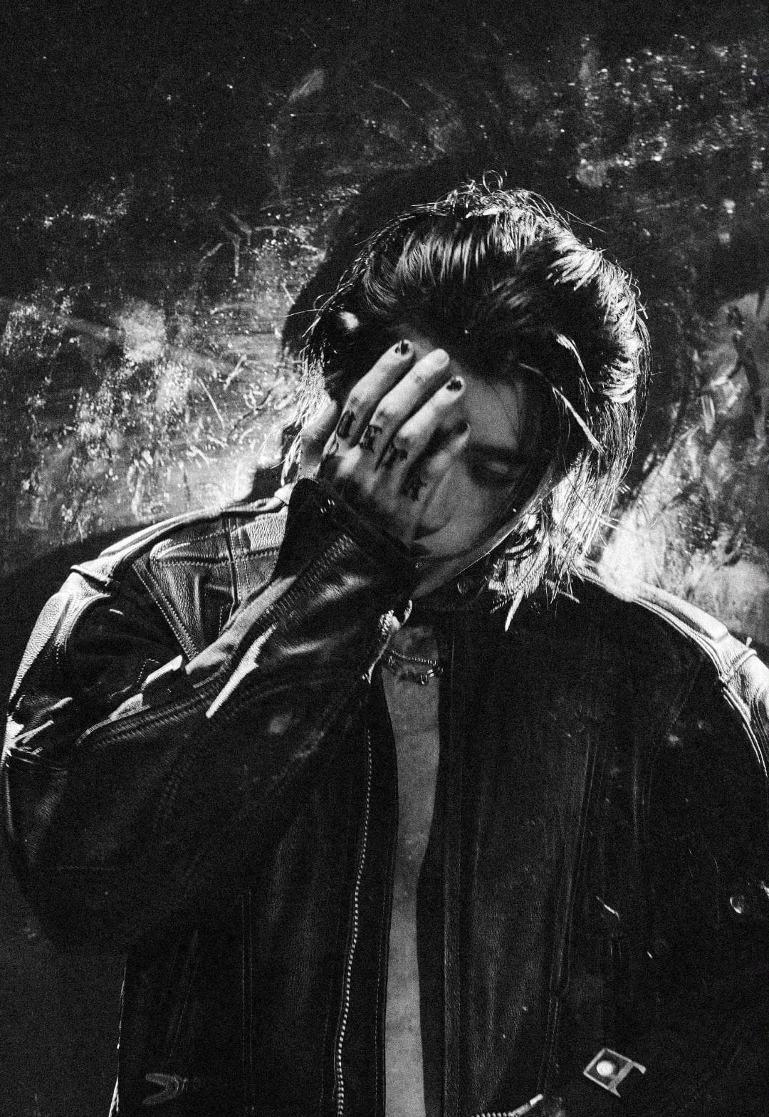 蔡徐坤新专辑《RIDE OR DIE》：实验摇滚风格的突破与音乐实力的展现