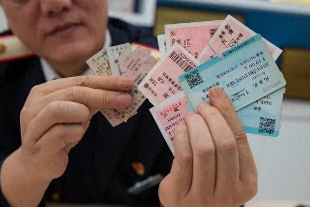 铁路脉络中的公平与效率：12306购票机制的深度剖析