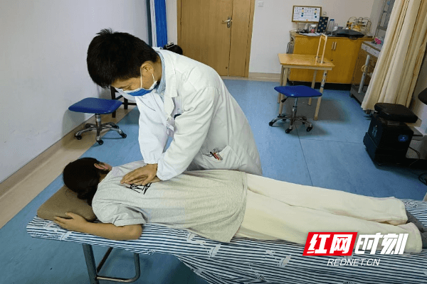 株洲市二医院：少女脊柱侧弯32°  非手术治疗实现脊柱侧弯逆转