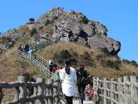 银瓶山旅游攻略：自然奇观与徒步路线全解析 🌄