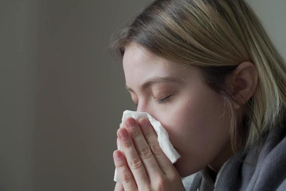 春季过敏性鼻炎怎么办？医生教你用耳朵上的“开关”轻松缓解