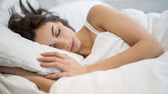 喝蜂蜜水对失眠有帮助吗？喝什么蜂蜜对睡眠比较好？