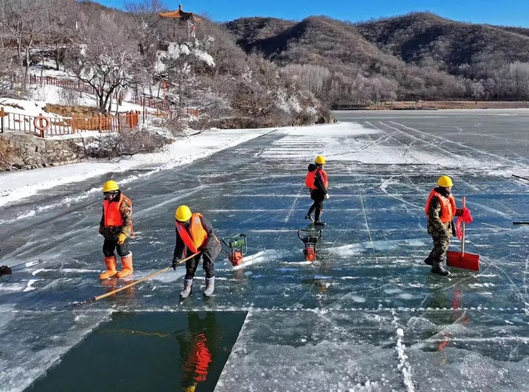 北京：期待！龙庆峡冰灯冰雪嘉年华开始“取冰”，明年1月上中旬开幕