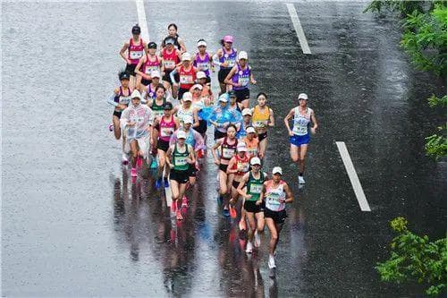 下雨天，你是坚持跑步or休息？雨天跑步需注意这4点！