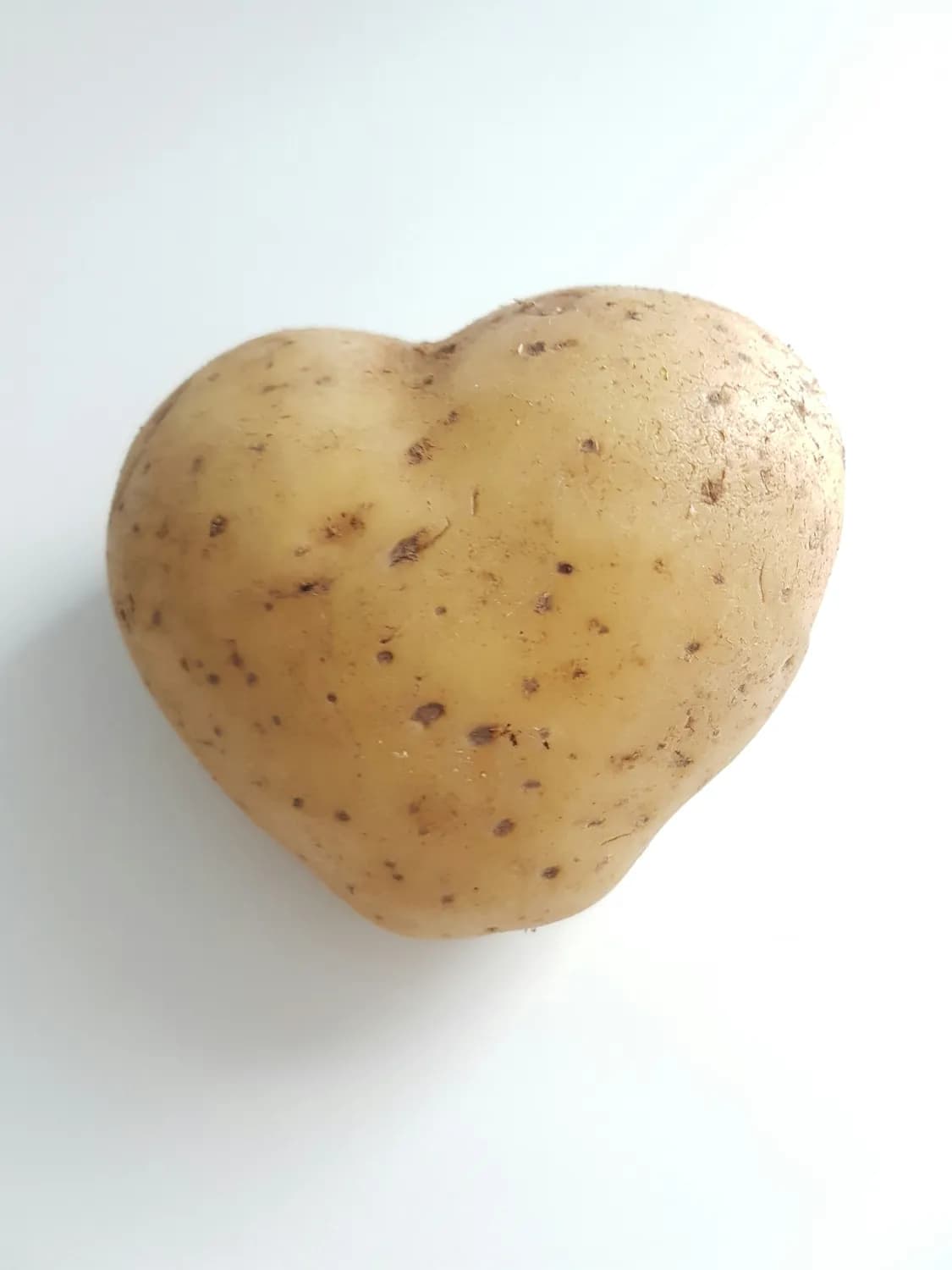 土豆美白面膜走红，专家解析：短期有效但需谨慎