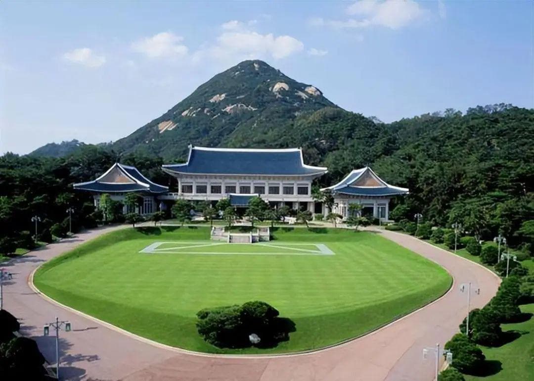 青瓦台，一个仿古建筑能有什么“魔咒”？