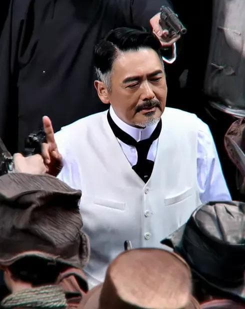 周润发加盟《唐探1900》：69岁大佬演绎唐人街传奇