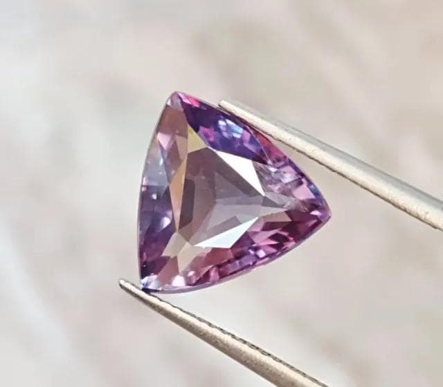 稀有而珍贵的宝石：从紫翠玉到红色绿柱石
