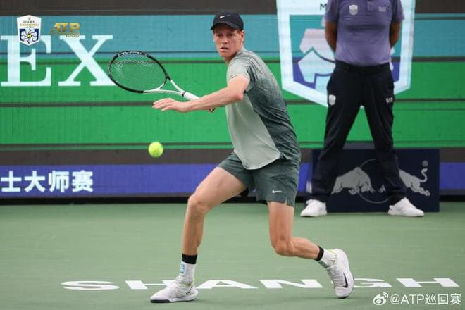 发球制胜，辛纳2-0战胜德约科维奇斩获ATP上海大师赛冠军