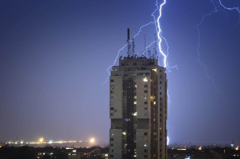 避雷针为什么能避雷呢（避雷针其实是“引雷针”）