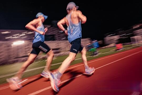 冬季法特莱克跑步训练：操场上的速度与耐力提升秘籍