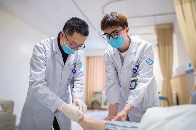 热水袋取暖不当致严重烫伤，医生提醒：谨防"低温烫伤"