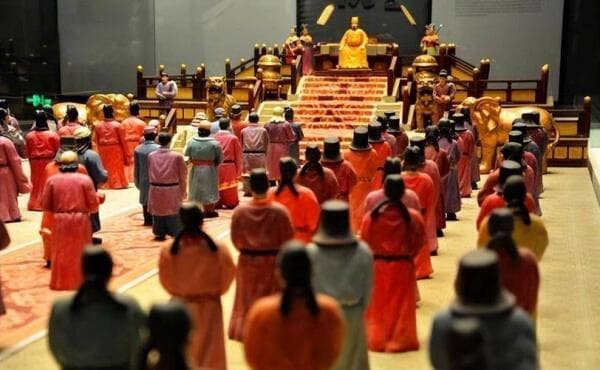 古代紫色，从贬义到尊荣的转变