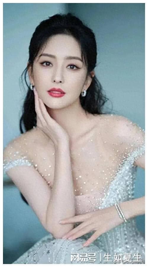 佟丽娅的蜕变之路：从新疆舞者到影视明星的传奇崛起