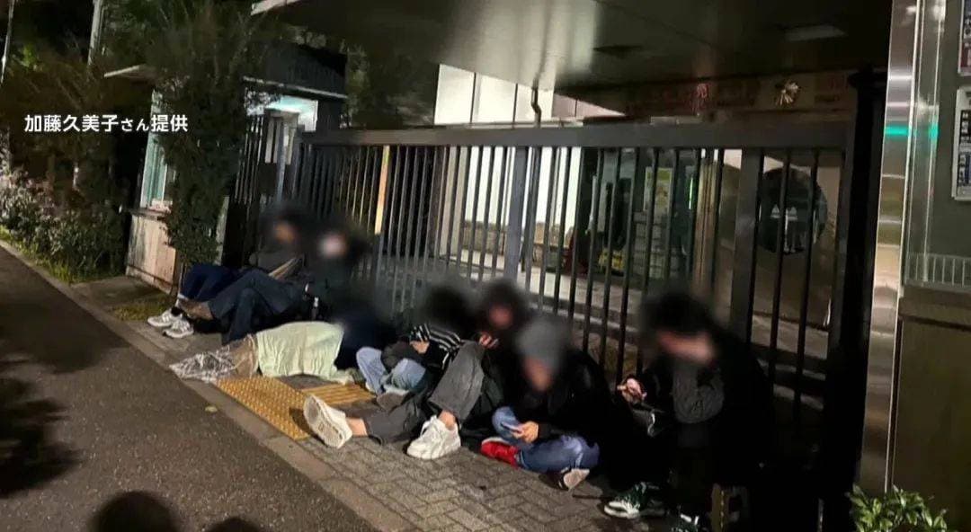 中国人深夜排队换日本驾照，旅游签证也能行？网友炸锅！