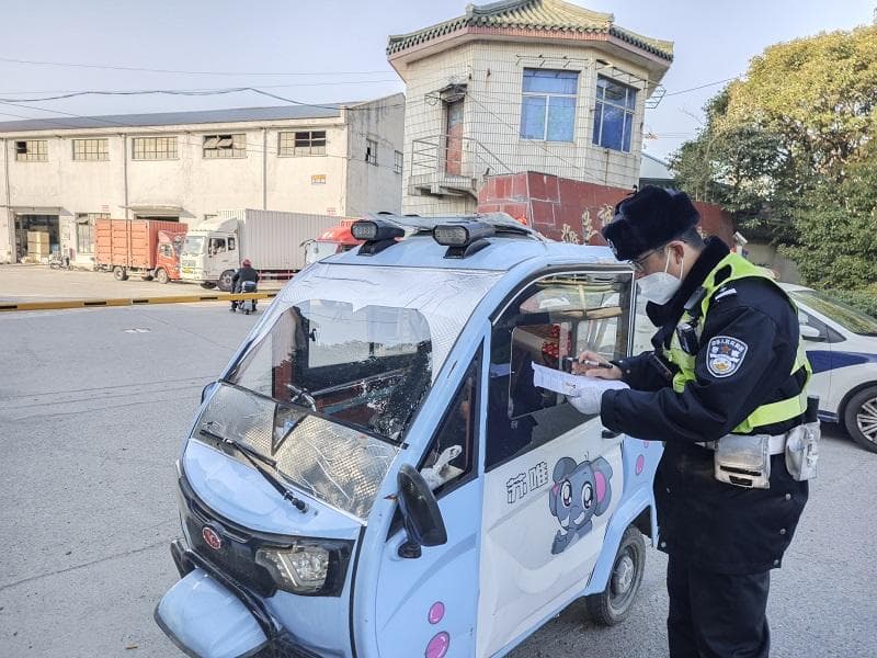 上海即日起“盯牢”六种马路交通违法行为！老年代步车违规上路位列其中