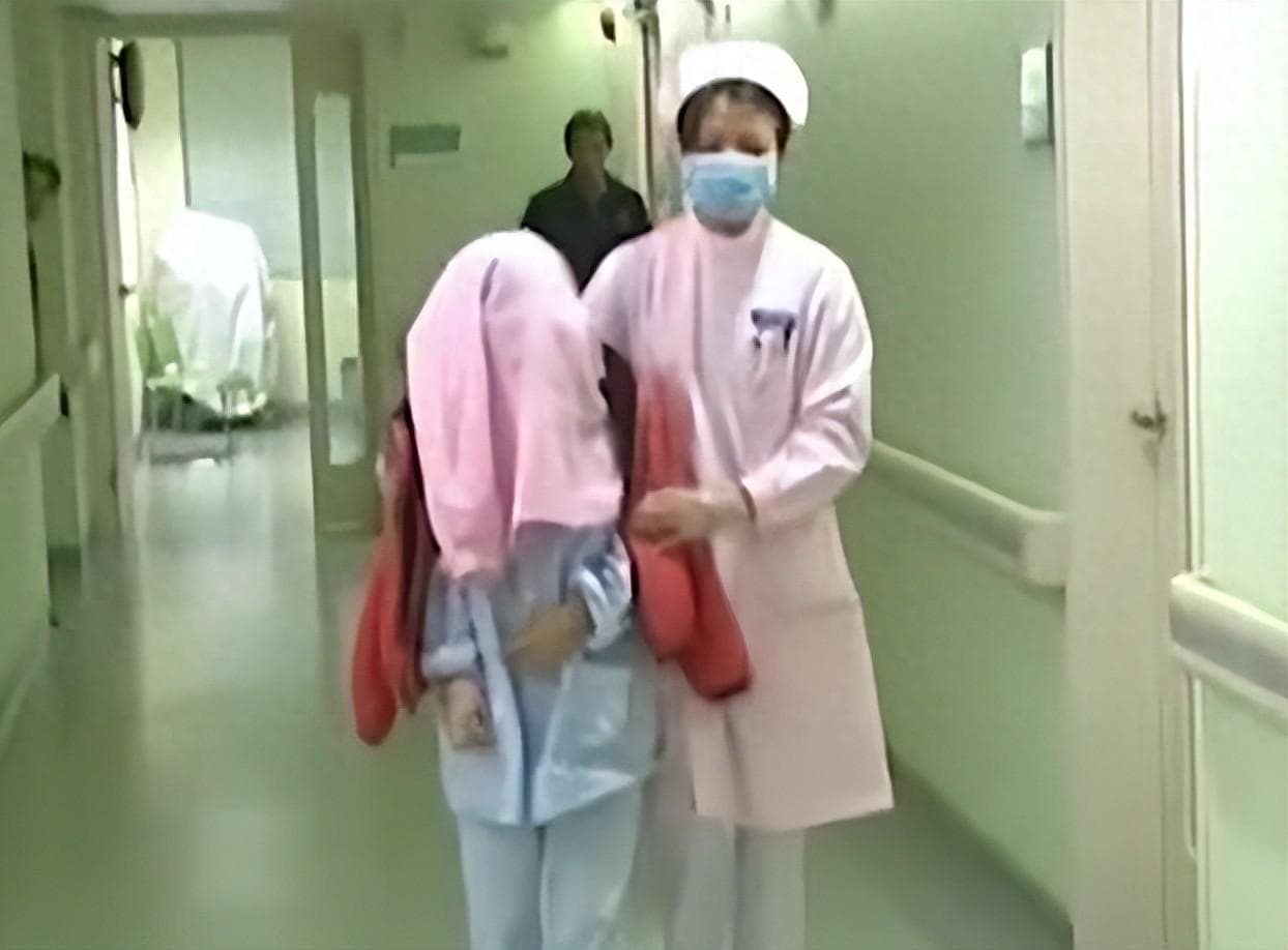 马面女孩吴小燕：纱巾蒙面13年，面部手术取出2公斤肿物后迎爱情