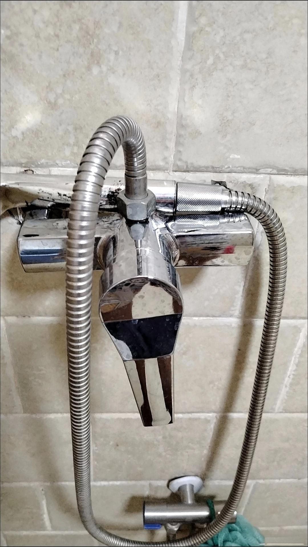 教你如何更换浴室热水器混水阀