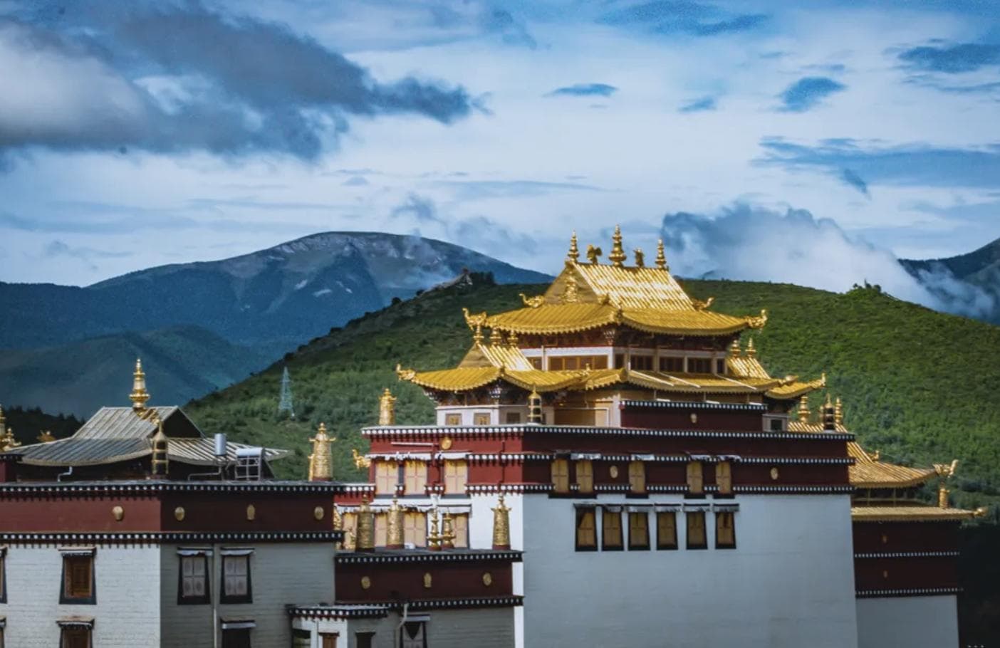 打造"世界的香格里拉" 云南迪庆让文旅产业变"富民工程"