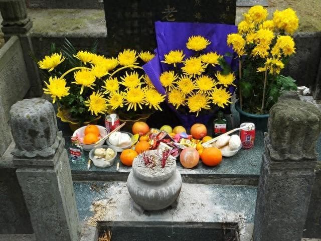 清明上坟有讲究：“清明不上三类坟，一坟不烧两道纸”，别犯禁忌