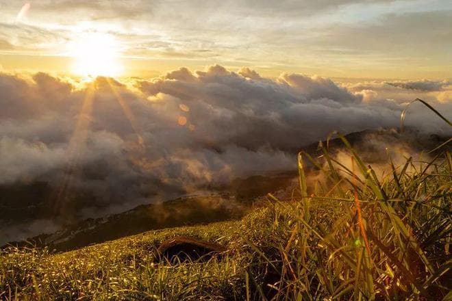 粤东第一高峰凤凰山：茶山云海间的避暑胜地