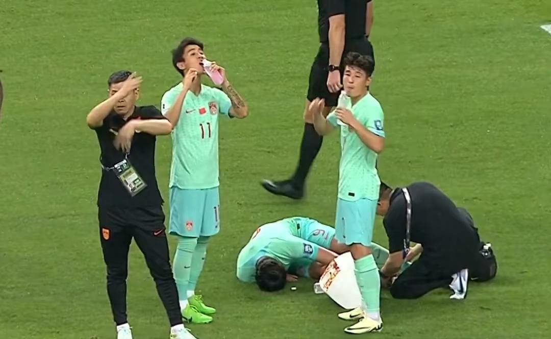 中国男足三大失误葬送好局，2:0领先被新加坡逼平或无缘18强