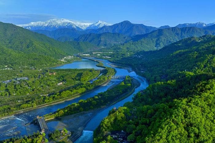 四川“硬核”推进新型工业化，都江堰贡献“水动能”