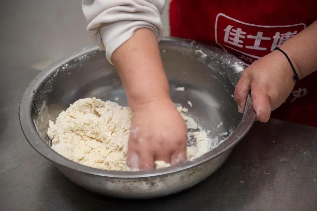 修武特色美食：烙油馍、毛蛋卷馍与枣馍，每一道都藏着故乡的味道
