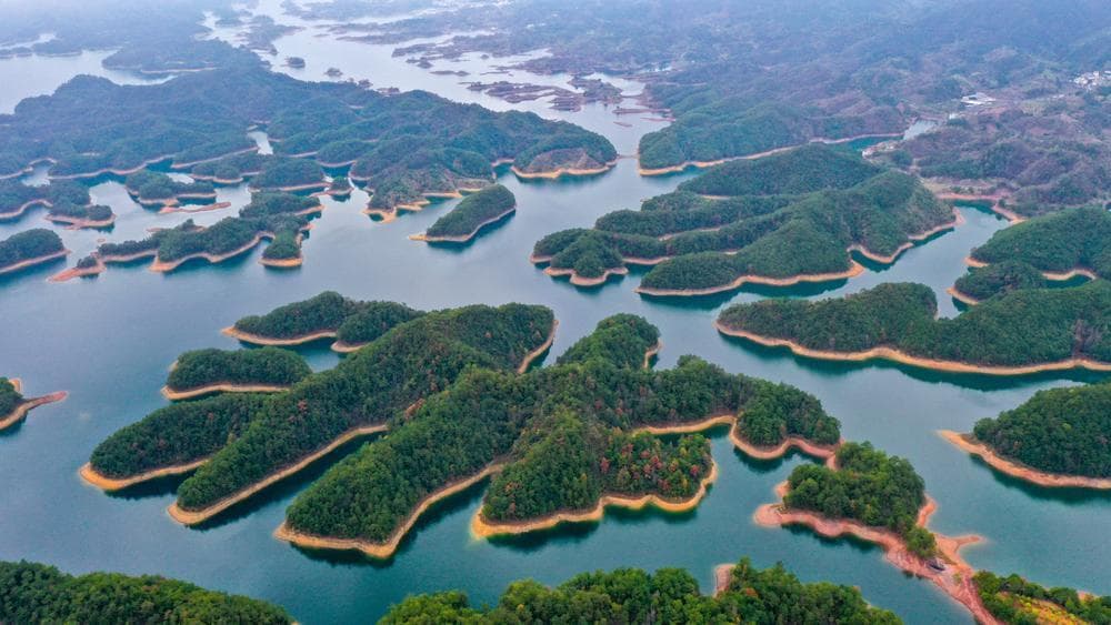 千岛湖旅游必去十大景点 ：从千岛秘境到古村遗韵，诗意的江南水韵