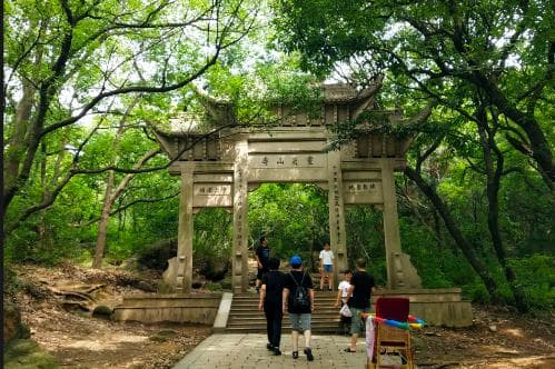 苏州灵岩山风景区：奇石景观与千年古刹的完美融合