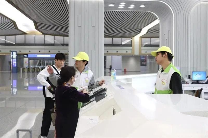 “福州南站，想说爱你不容易”系列报道六：站内强化标识并增加了志愿者