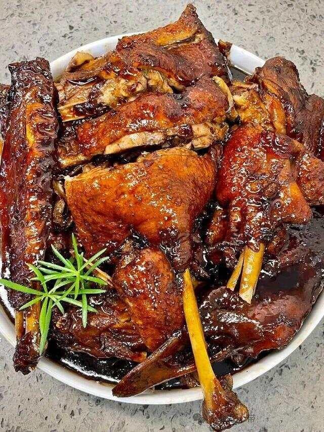 听我的一定要试试子姜酸梅鹅这道菜，酸甜开胃又解馋，真香
